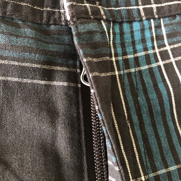 Burnside Brand Men’s Long Shorts with several different outside inside pockets - Picture 6 of 10